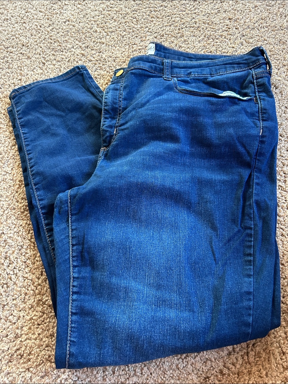 Universal Thread Women’s Skinny Jeans in Dark Blue Denim